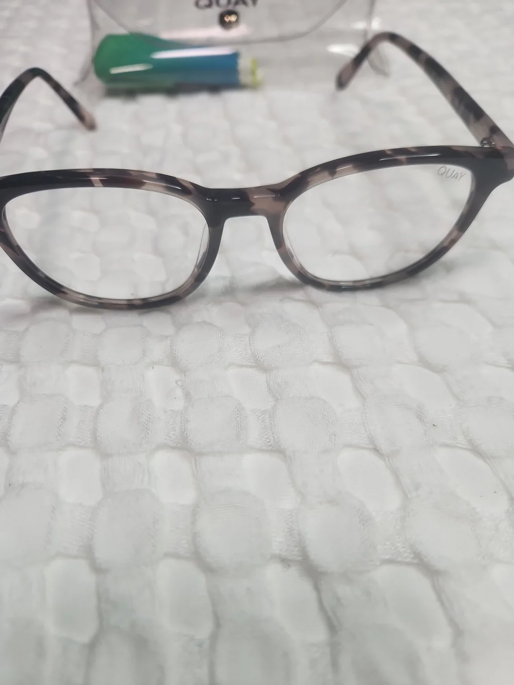 Quay Tortoiseshell Reading Glasses - Grey